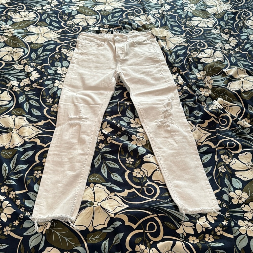 Altar’d State NWT distressed white jeans size 28